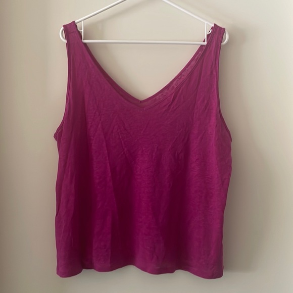 LOFT Tops - NWOT Loft Cropped Double V Linen Tank